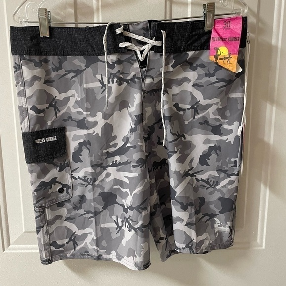 The Endless Summer Men’s 30’ Camouflage Stretch Lite Grey Boardshorts, NWT - Picture 1 of 12